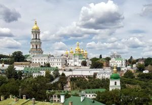 Видео из Киево-Печерской Лавры во время воздушной тревоги