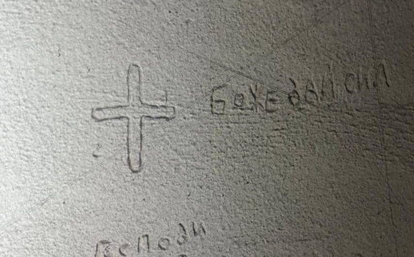 «Боже, дай сил». Надписи на стенах российских пыточных на Херсонщине