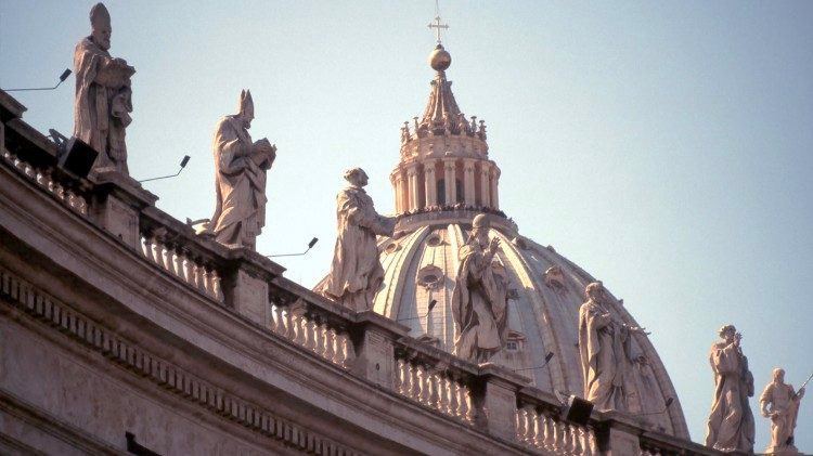 Пресс-службы Ватикана: Понтифик внимательно следит за развитием ситуации в Украине, “подвергшейся нападению”