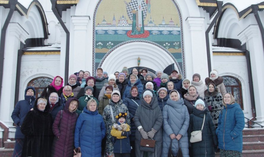 Вместо гемостатических бинтов салфетки и спрессованная вата: монастырские волонтеры, помогающие российским военным, сетуют, что им жертвуют подделки