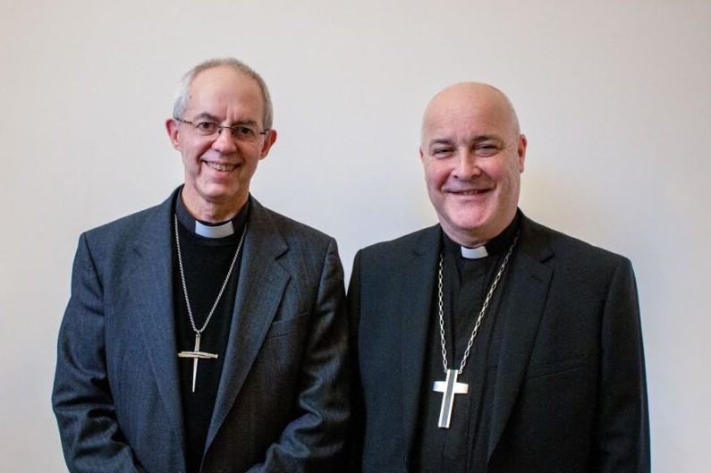 Архиепископ Кентерберийский Джастин Уэлби и архиепископ Йоркский Стивен Котрелл выпустили совместное заявление о ситуации в Украине