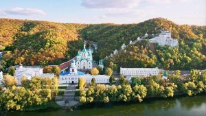 Большие разрушения зданий Святогорской лавры. Видео