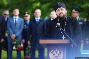 Перед заданием у десантников молебен, после — исповедь, а в промежутках — таинство крещения. Как идет окормление военных преступников