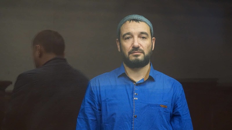 Российский прокурор запросил 17 лет лишения свободы для крымского имама. Журналиста посадили на 11 лет