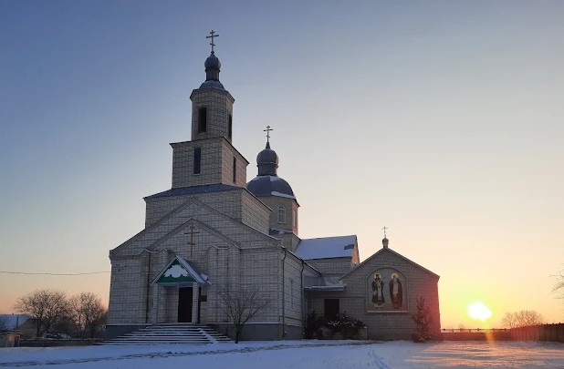 Вознесенская церковь в селе Бобрик под Киевом после обстрела