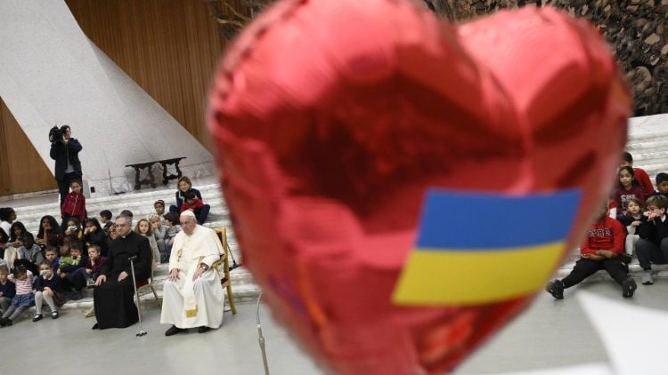 Папа Франциск встретился с украинскими детьми из диспансера Святой Марфы