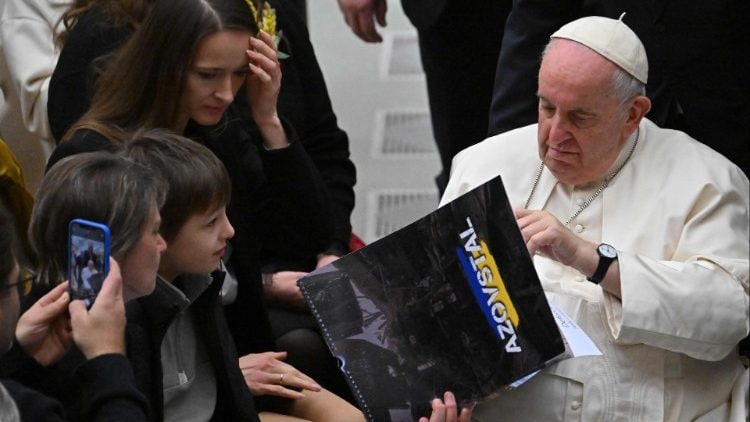 Папа: дети Украины несут в себе трагедию бесчеловечной войны