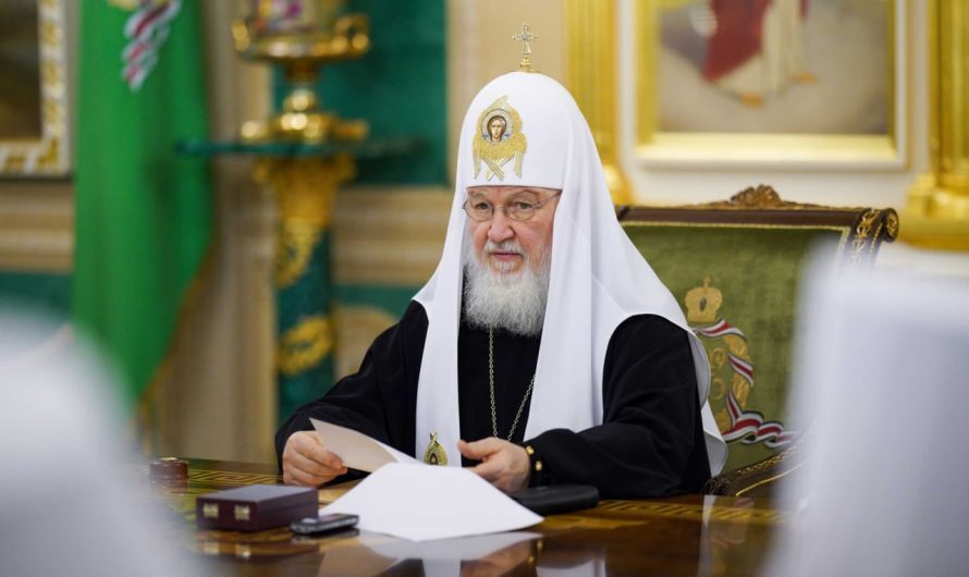 Синод РПЦ заступился за УПЦ, которую и так обвиняют в связях с Москвой. И заявил, что там пытаются сохранить «единство и канонический строй»