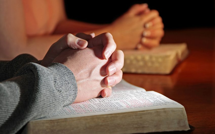 Молитва, спецсбор и … пророческое рисование. Как камчатские пятидесятники помогают мобилизованным
