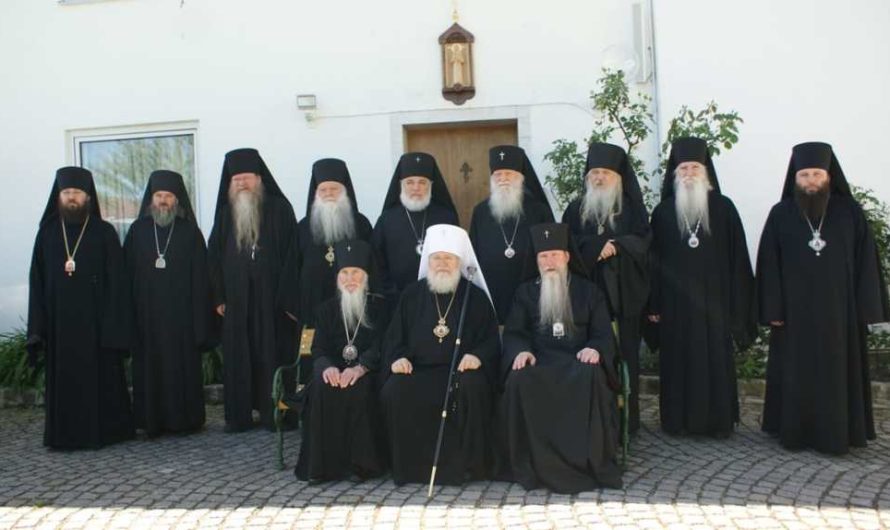 РПЦЗ и Архиепископия русских церквей разрешили не поминать Патриарха
