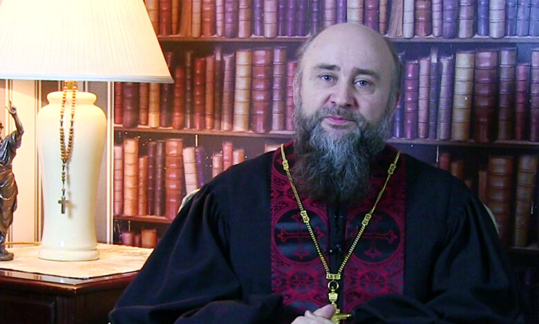 В России напали на машину епископа, который выступает против войны с Украиной