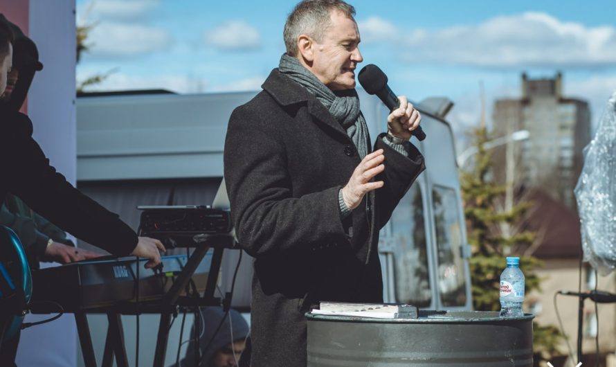 «Мы стоим на парковке и говорим, что мы против войны»: протестантский пастор Вячеслав Гончаренко