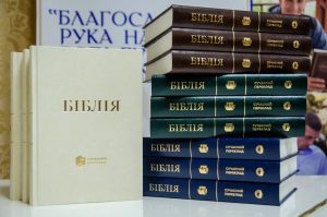 Во время войны Украинское Библейское общество роздало вдвое больше Библий, чем в 2021 году