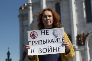 У храма Христа Спасителя в Москве сегодня прошел антивоенный пикет