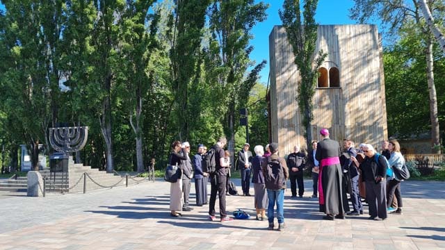 В Бабьем Яру представители религиозных конфессий помолились за мир в Украине