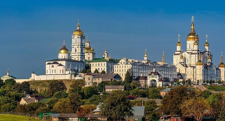 В Украине запустили флэшмоб за передачу Почаевской лавры от УПЦ греко-католикам