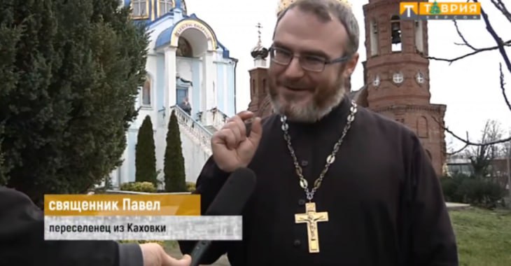 Священник УПЦ из Каховки cбежал в Россию вместе с певчими и благодарит РФ за «помощь»