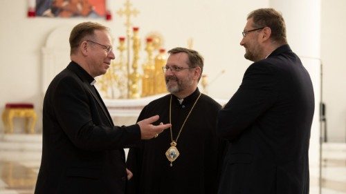 Глава католических епископов Европы и премьер Украины обсудили прием беженцев и гуманитарную помощь
