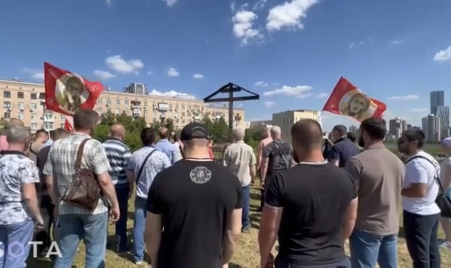 В воскресенье на Поклонной горе в Москве состоялся молебен в поддержку российской армии