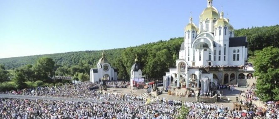 «Чтобы не было скопления людей». Из-за войны отменили Всеукраинское паломничество в Зарваницу