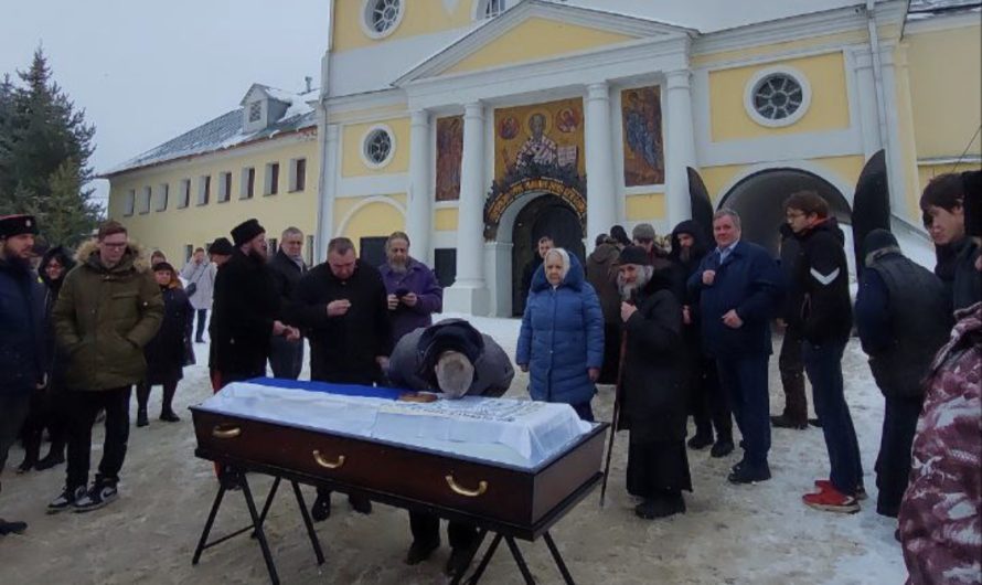 В России похоронили убитого на войне монаха