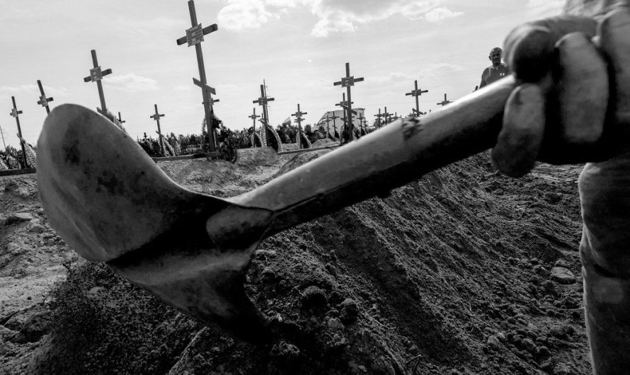The Atlantic: Священник, он же могильщик из Бучи, приводит доказательства зверств российских военных