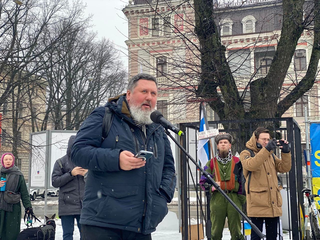 Латвийский лютеранский пастор Павел Левушкан выступил на митинге в годовщину войны