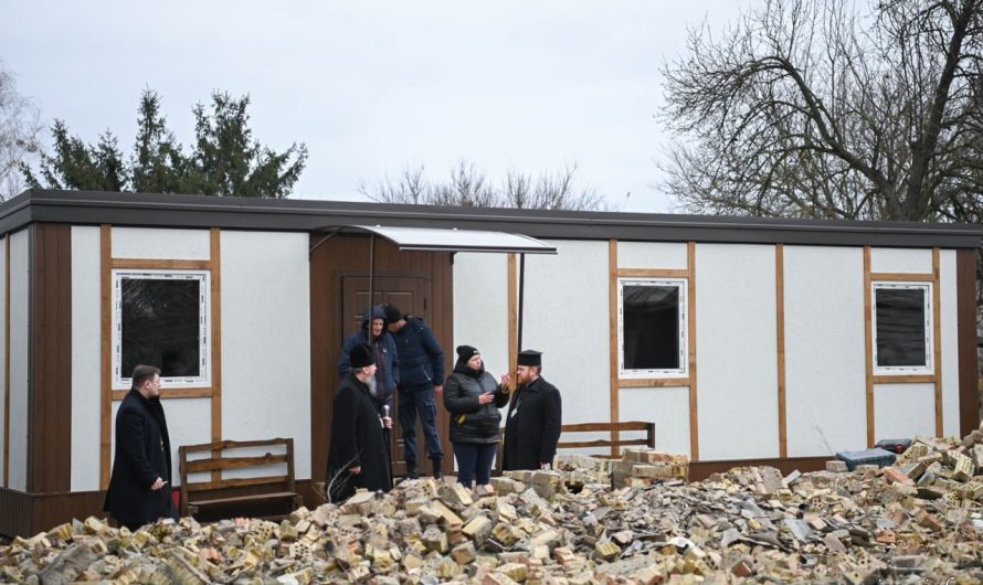 Митрополичий Фонд ПЦУ построил временное жилье для семей, которые остались без дома