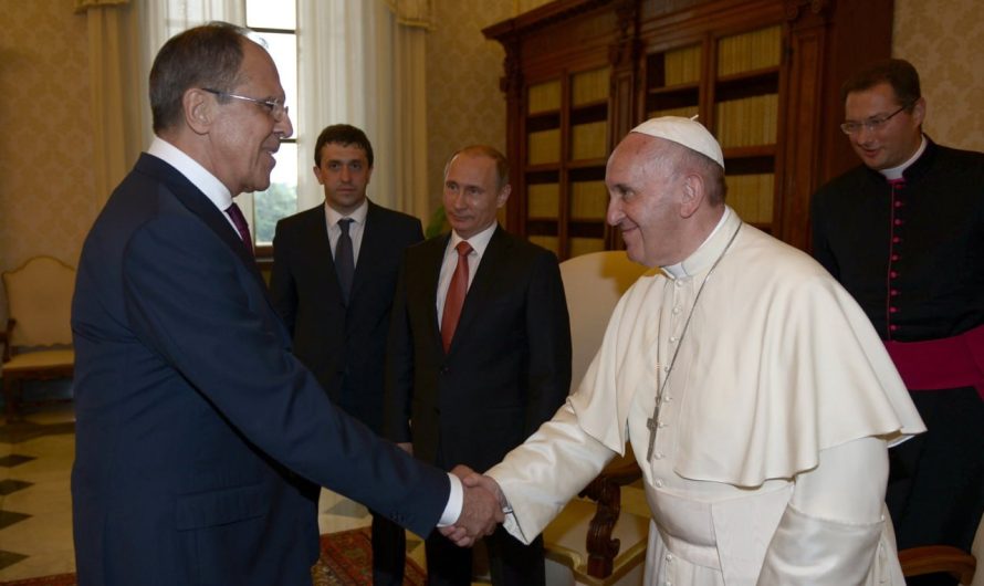 «Сейчас не время». Лавров отказал Папе Франциску в визите в Россию для переговоров с Путиным