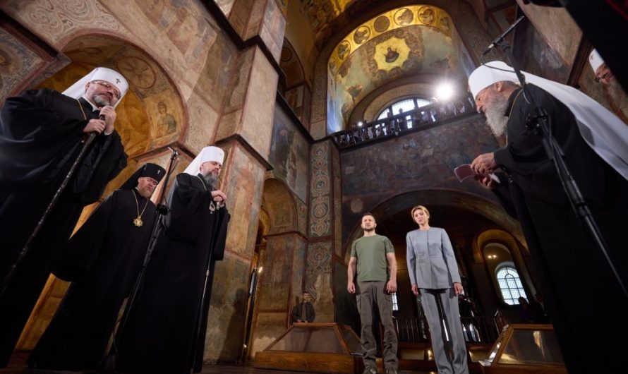 В Софии Киевской молились за Украину: среди участников была чета президента Украины