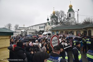 Превратится ли Киево-Печерская лавра в «церковный майдан»?