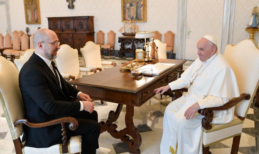 Премьер-министр Украины встретился с Папой Римским