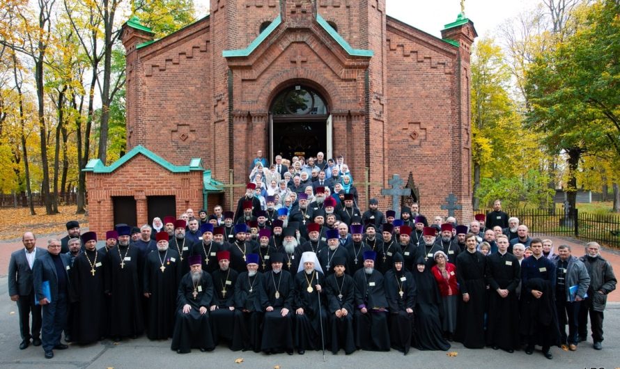 Сайт Латвийской ПЦ опубликовал фото участников Собора, попросивших патриарха Кирилла об автокефалии