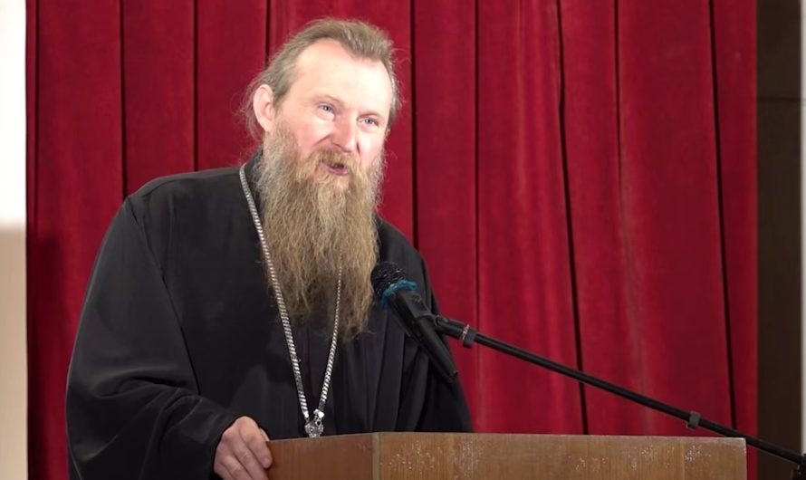 В оккупированной Херсонщине священник УПЦ выступил на форуме «Мы вместе с Россией»