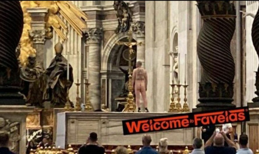 В Ватикане голый мужчина залез на алтарь, протестуя против войны в Украине