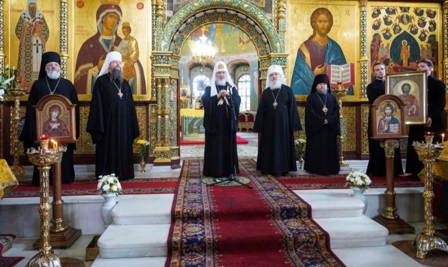 Патриарх Кирилл: Запад бросил на Святую Русь своих самых подготовленных псов