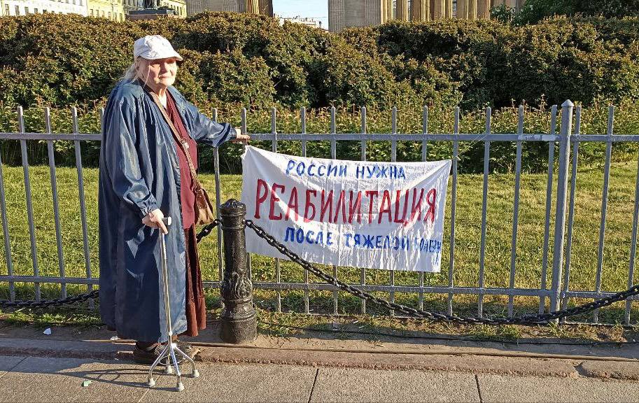 Петербургская художница вышла на пикет к Казанскому собору