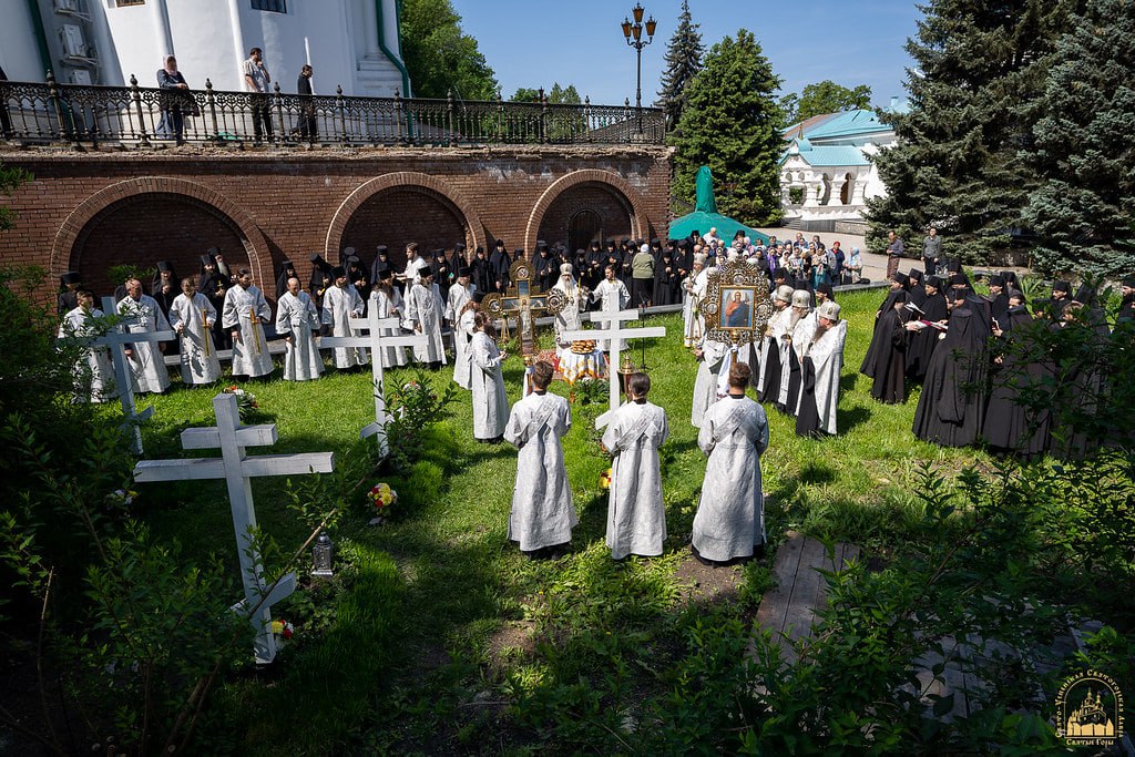 В Святогорской лавре в годовщину гибели насельников почтили их память