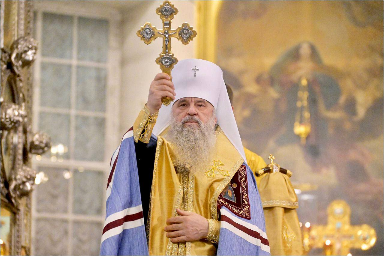 Питерский митрополит призвал поддержать Путина