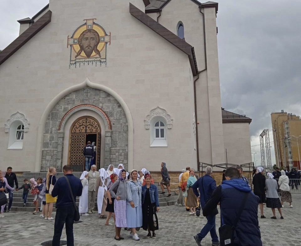 В Калининграде конструкция освященного главой РПЦ храма чуть не убила полицейского