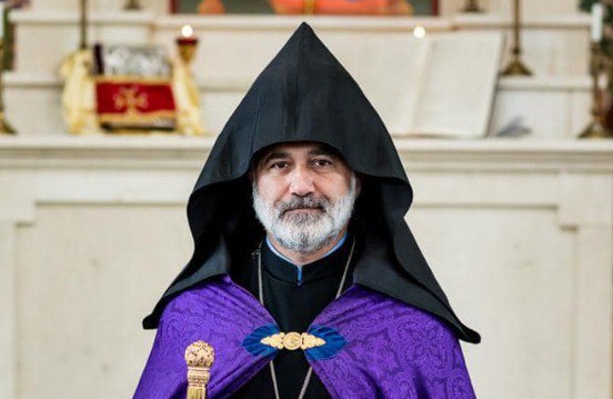Глава Украинской епархии ААЦ осудил благословение российских армян на войну