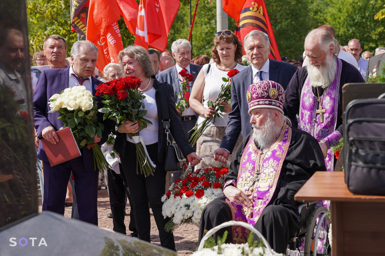 Великолукских священников, принявших участие в открытии и освящении памятника Сталина, ждет служебная проверка