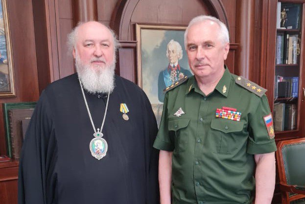 Военного митрополита РПЦ наградили медалью от Минобороны России