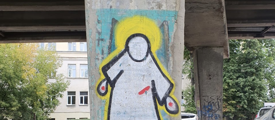 Антивоенные граффити и надписи в Пскове. Фотофакт