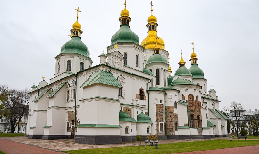 ЮНЕСКО: Киевская Лавра, Софийский собор и центр Львова находятся под угрозой