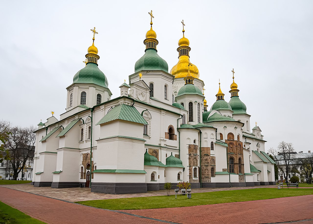 ЮНЕСКО: Киевская Лавра, Софийский собор и центр Львова находятся под угрозой