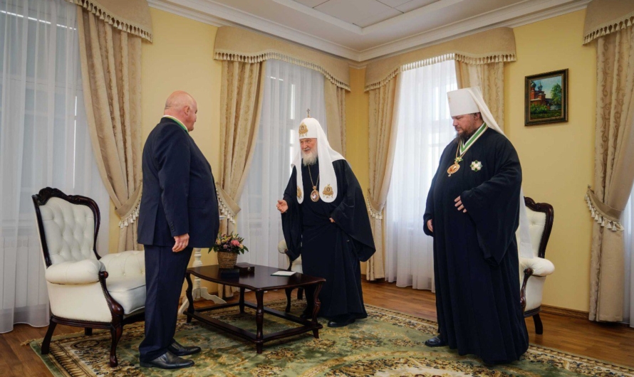 Патриарх Кирилл освятил 200 крестиков для оккупантов