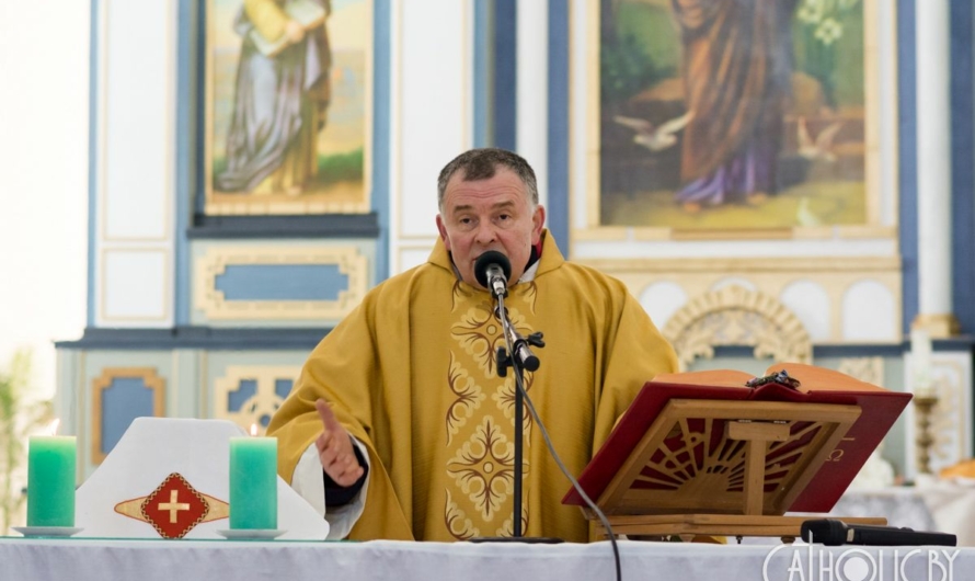 Католического священника в Беларуси обвиняют в измене государству
