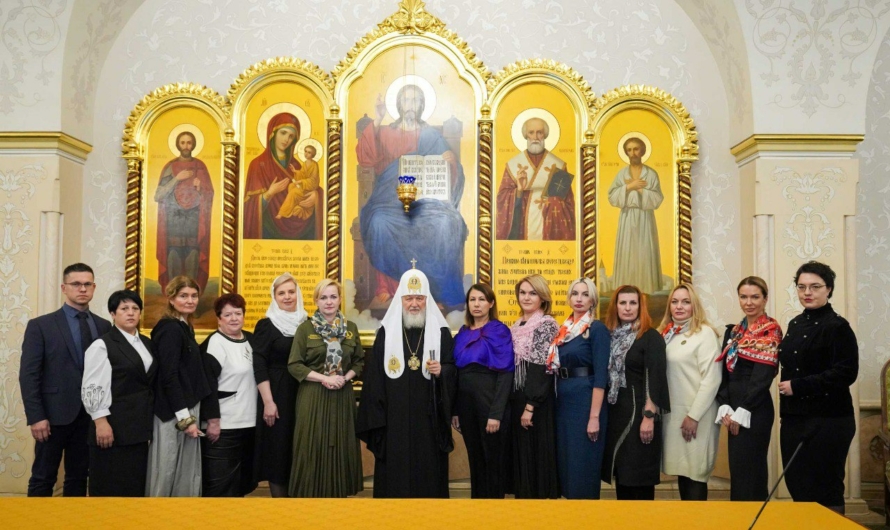 Под песню «Довоюй, родной» патриарх Кирилл встретился с семьями оккупантов