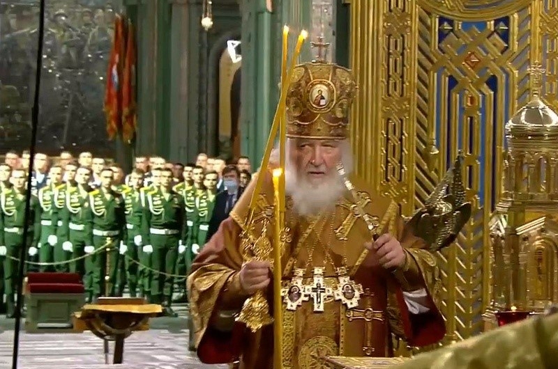 Путин поздравил патриарха Кирилла с Днем Советской армии